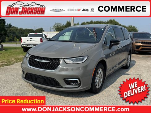 Used 2025 Chrysler Pacifica Select FWD image 1