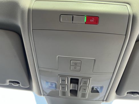 Used 2022 Volkswagen Atlas SEL Premium image 28