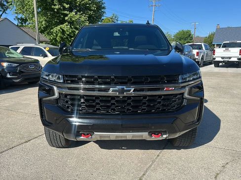 Used 2022 Chevrolet Tahoe Z71 w/ Luxury Package AWD/4WD image 2