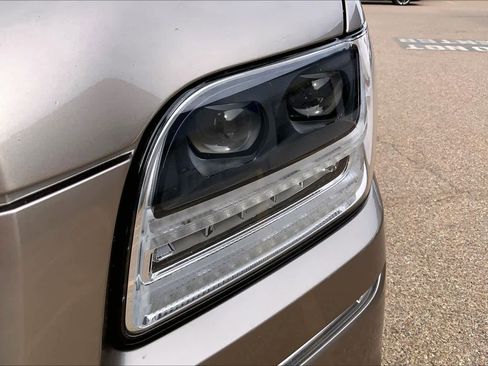 Used 2018 Lincoln Navigator L Reserve w/ Technology Package image 27