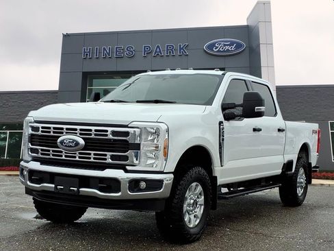 Certified 2024 Ford F250 XLT w/ FX4 Off-Road Package image 3