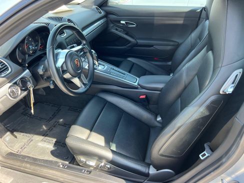 Used 2018 Porsche 718 Cayman RWD image 9