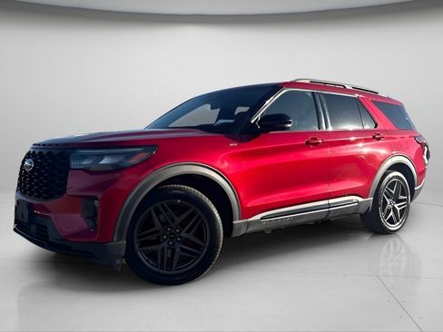 Used 2025 Ford Explorer ST-Line w/ ST-Line Street Pack AWD/4WD image 2