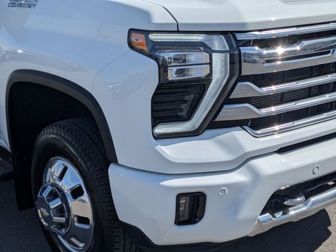Certified 2025 Chevrolet Silverado 3500 High Country w/ Technology Package AWD/4WD image 11