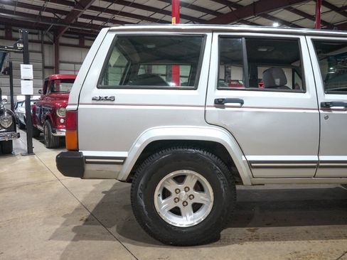 Used 1989 Jeep Cherokee Pioneer image 9