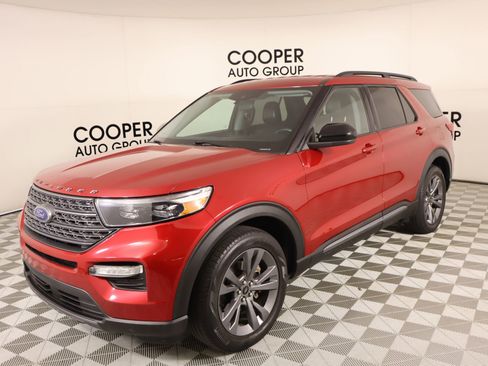 Used 2022 Ford Explorer XLT w/ Equipment Group 202A image 11