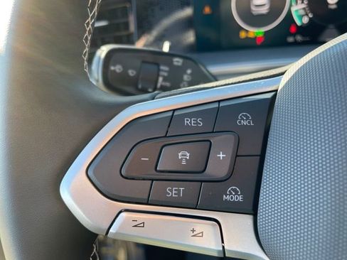 New 2025 Volkswagen Tiguan SE image 20