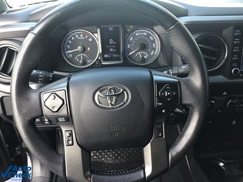 Used 2022 Toyota Tacoma TRD Off-Road image 27