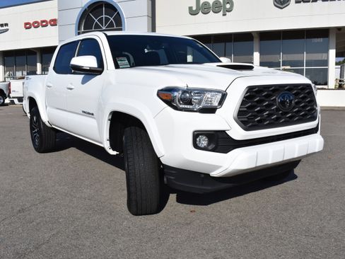 Used 2023 Toyota Tacoma TRD Sport image 3