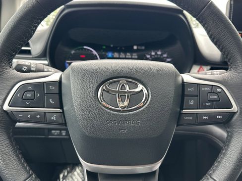 Certified 2025 Toyota Sienna XLE w/ XLE Plus Package image 36