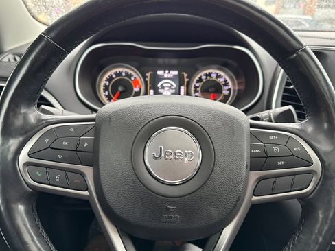 Used 2020 Jeep Cherokee Latitude Plus w/ Comfort/Convenience Group image 23