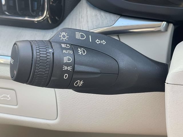 Certified 2024 Volvo XC60 B5 Plus AWD/4WD image 24