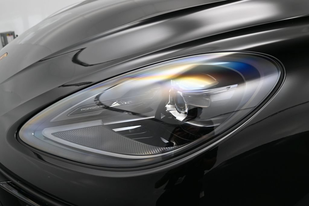 Certified 2025 Porsche Macan AWD/4WD image 34