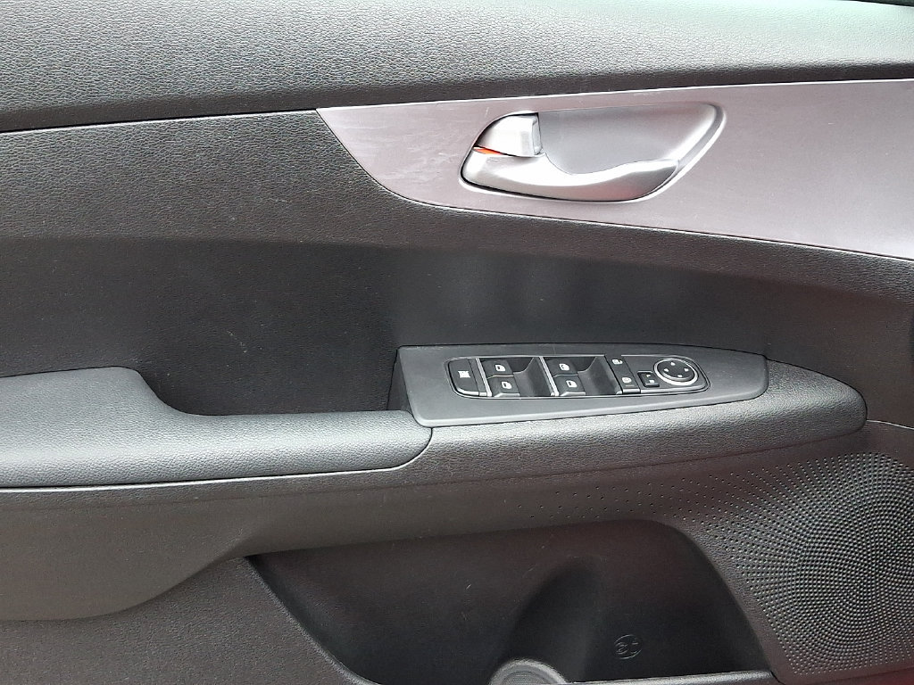 Used 2024 Kia Forte LXS FWD image 9