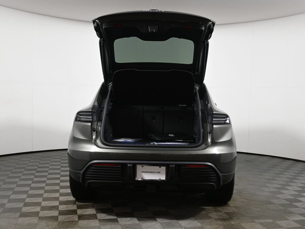 Used 2026 Porsche Macan 4 Electric AWD/4WD image 39