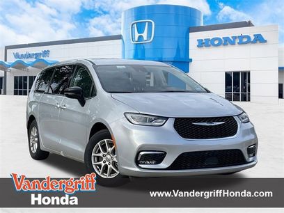 Used 2024 Chrysler Pacifica Touring-L