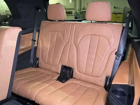 Used 2022 BMW X7 xDrive40i w/ M Sport Package AWD/4WD image 19