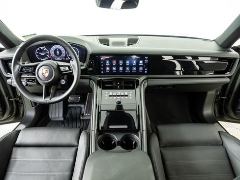 Certified 2025 Porsche Panamera 4 image 17