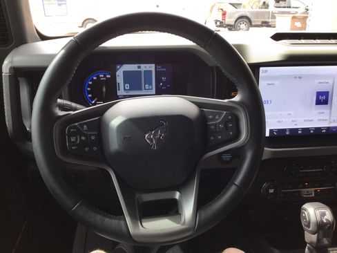 Used 2023 Ford Bronco Badlands image 18