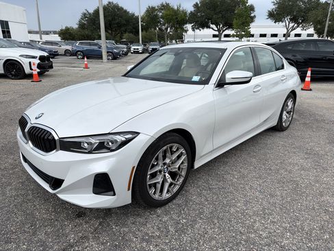 Certified 2025 BMW 330i Sedan w/ Convenience Package RWD image 9