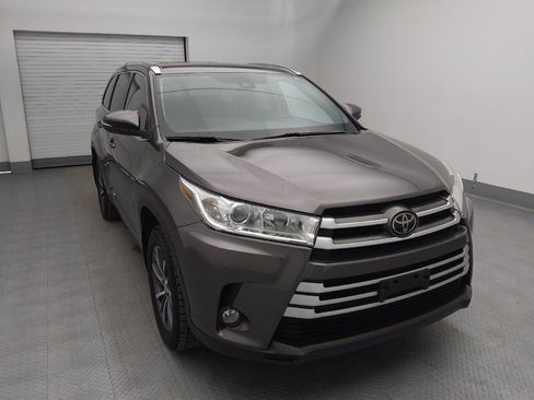 Used 2019 Toyota Highlander XLE image 14