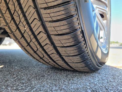 Used 2023 Jeep Wagoneer 4WD w/ Premium Group I image 18