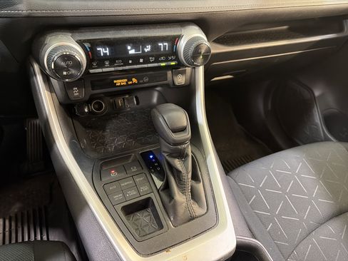 Used 2021 Toyota RAV4 XLE image 19