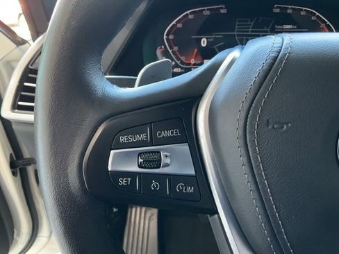 Used 2022 BMW X5 xDrive40i w/ Climate Comfort Package image 11