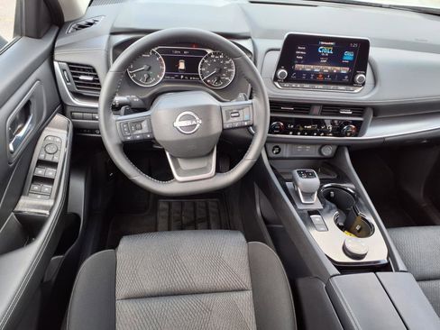 Certified 2025 Nissan Rogue SV image 6