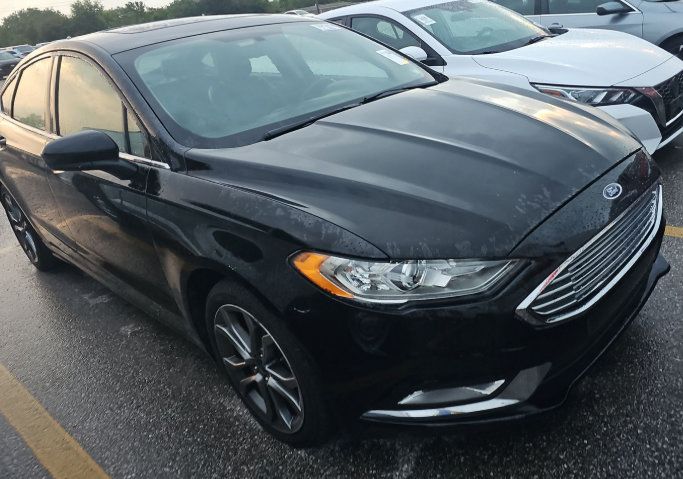 Used 2017 Ford Fusion SE w/ Equipment Group 201A FWD image 1