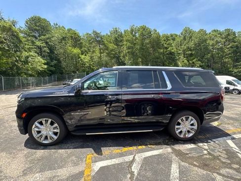 Used 2023 Chevrolet Suburban High Country AWD/4WD image 4