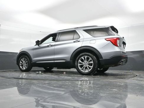 Used 2022 Ford Explorer Limited w/ Equipment Group 301A AWD/4WD image 48