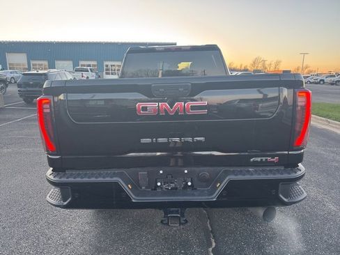 Used 2024 GMC Sierra 2500 AT4 image 4
