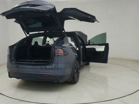 Used 2022 Tesla Model X image 73