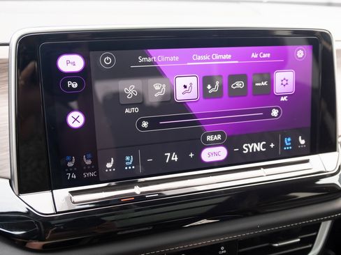 Used 2024 Volkswagen Atlas SEL Premium R-Line image 3