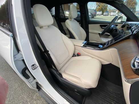 Used 2023 Mercedes-Benz GLC 300 4MATIC image 28