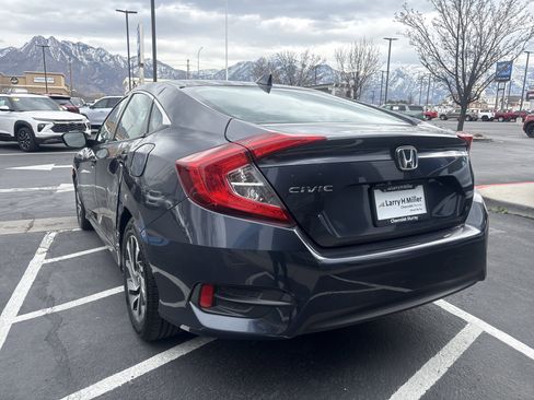Used 2018 Honda Civic EX image 3