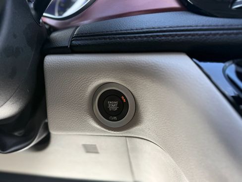 Used 2020 Chrysler Pacifica Limited w/ Advanced Safetytec Group image 29