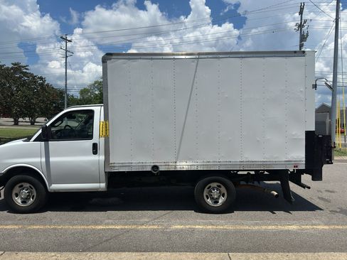 Used 2021 Chevrolet Express 3500 RWD image 8