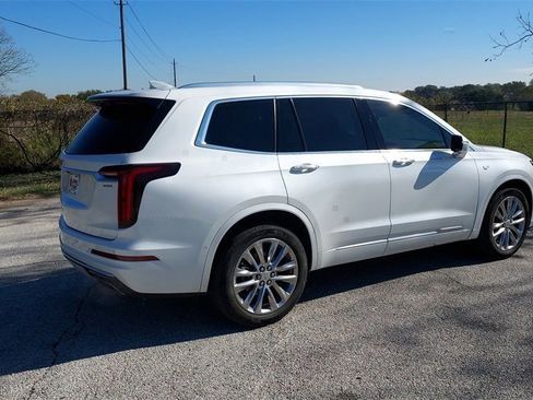 Used 2021 Cadillac XT6 Premium Luxury w/ Platinum Package image 3