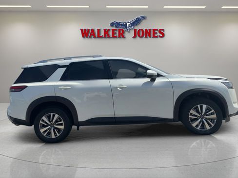 Used 2025 Nissan Pathfinder SL image 12