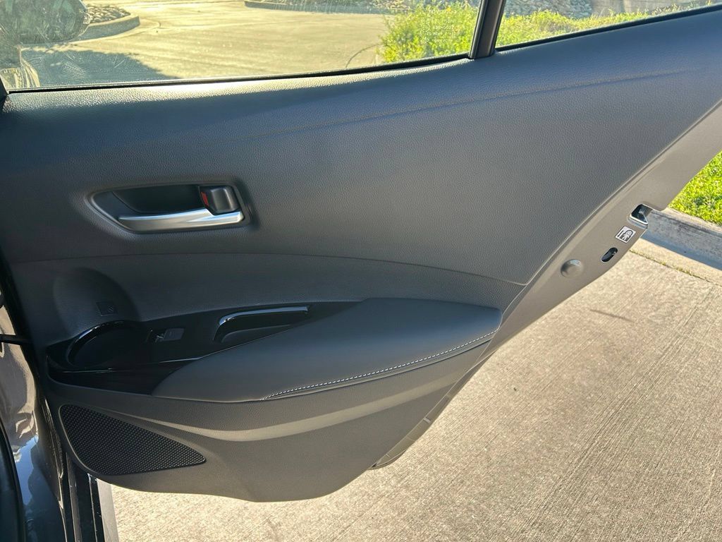 Used 2027 Toyota Corolla XSE FWD image 25