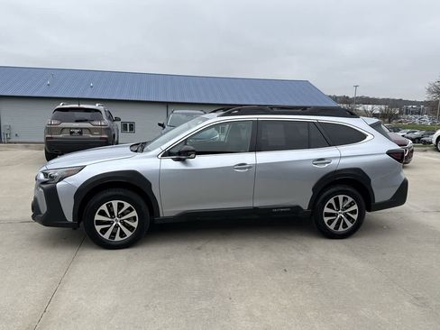 Used 2025 Subaru Outback Premium w/ Popular Package #1A image 3