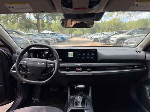 Used 2025 Kia K4 LXS image 31