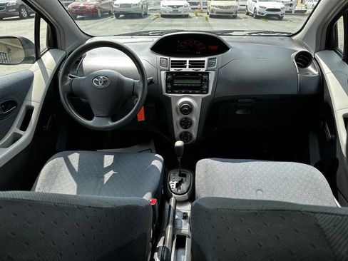 Used 2011 Toyota Yaris 4-Door Hatchback w/ Convenience Pkg image 11