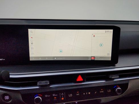 Used 2025 Kia Sorento SX image 12