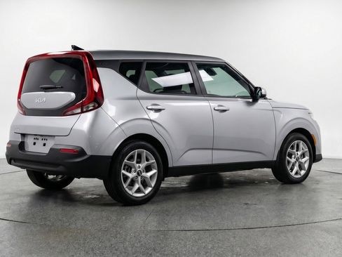 Used 2025 Kia Soul LX w/ LX Technology Package FWD image 9