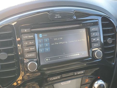 Used 2015 Nissan Juke SV w/ Technology Package image 20