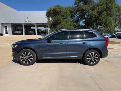 Certified 2023 Volvo XC60 B5 Plus AWD/4WD image 3