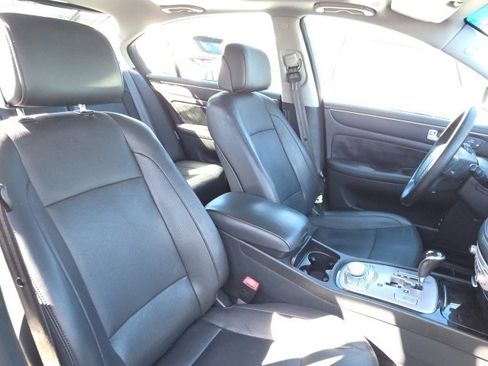 Used 2013 Hyundai Genesis 3.8 w/ Technology Pkg image 10
